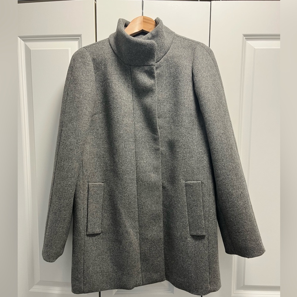 JCrew-Elegant Gray Women's Coat..
Size 10 tag attached. NWT Never worn